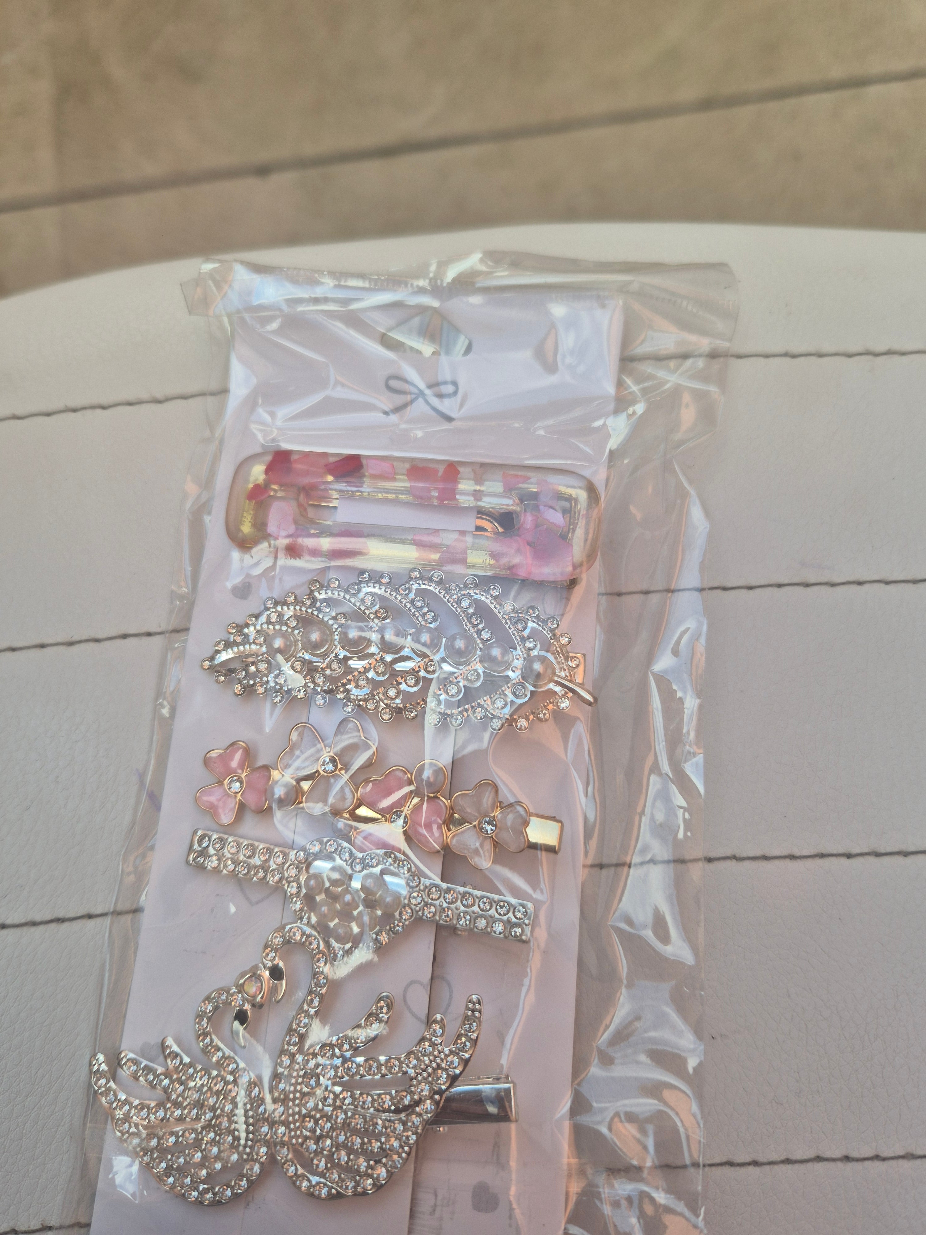 Crystal & Pearl Hair Clip Set – 4–6 Pieces, Rhinestone & Gold-Tone, Gift-Ready